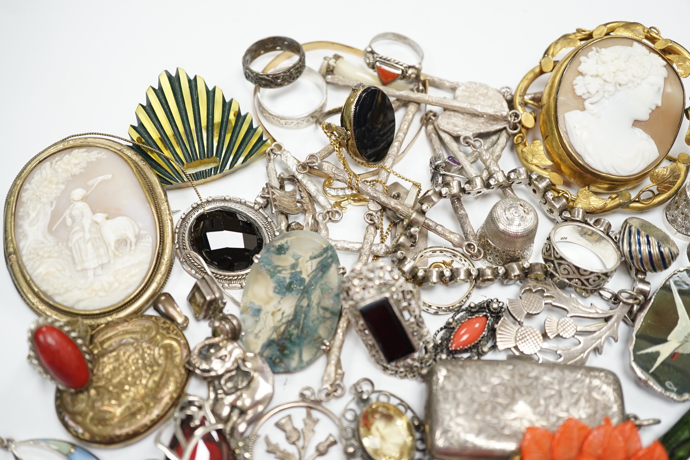 A quantity of assorted mixed silver, jewellery and other items including a sterling and enamel drop pendant, coral, silver brooches, Norwegian sterling and enamel flower brooch, fountain pen, pencils, cufflinks, silver s